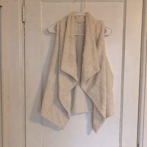 🤍 Ivory Faux Fur Vest